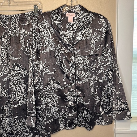Cabernet Black and White Paisley Pajama Set Size Small - Picture 2 of 6